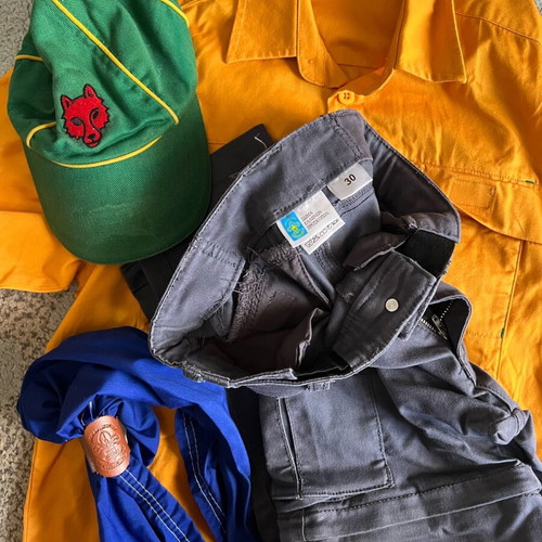 Scout Cub Uniform No 30 like new