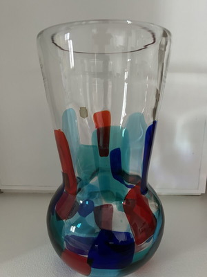 Murano vase like new with colorful design