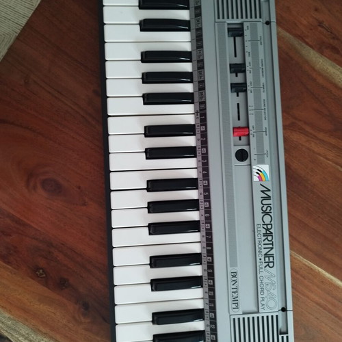 Bontempi Music Partner MS40 vintage electronic keyboard