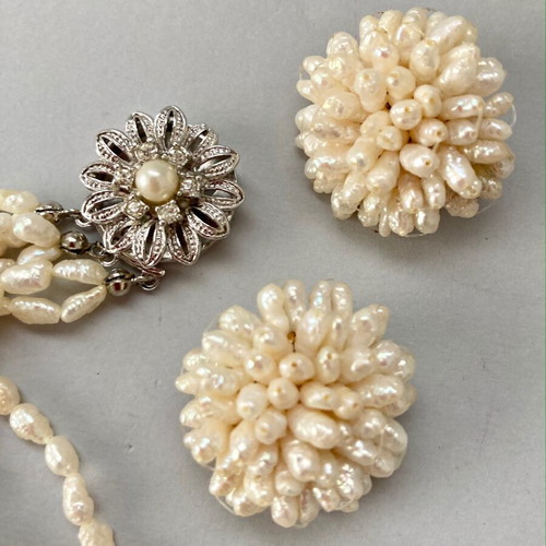 Vintage 1960s pearl set used, necklace and clip-on earrings