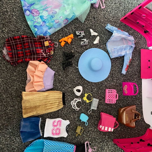 Barbie closet wardrobe with clothes and accessories like new