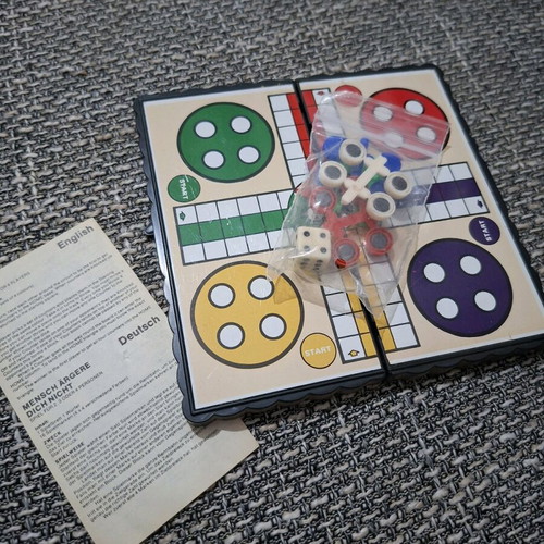 Magnetic Travel Board Game 13x13 like new