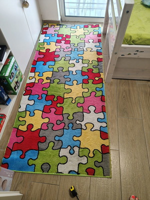 Puzzle Pattern Rugs like new, 2 pieces, ideal for children's room