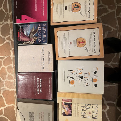 History books like new, pack of over 100 pieces