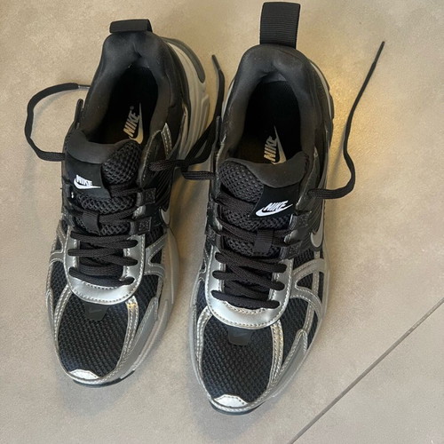 Nike Sportswear V2K athletic shoes like new, size 38.5, black