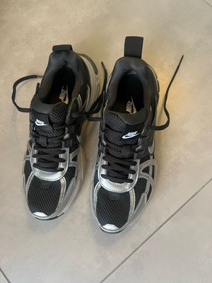 Nike Sportswear V2K athletic shoes like new, size 38.5, black