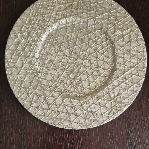 Glass serving platter used, 24 cm diameter