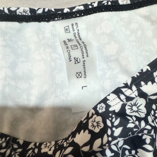 Women's swimsuit bottom like new, size L, black and white