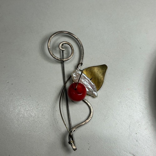 Alternative metal pin used, red and gold colors
