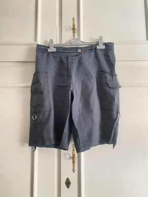 Women's linen cargo shorts like new, charcoal gray, size M/L