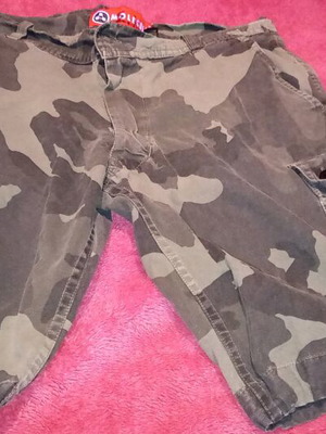 Molecule cargo shorts medium in like new condition