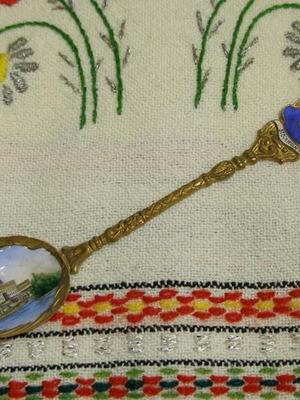 Διακοσμητικό κουταλάκι μεταχειρισμένο από ορείχαλκο και σμάλτο