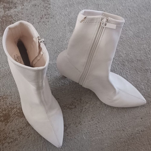 Zara cream ankle boots like new, size 38