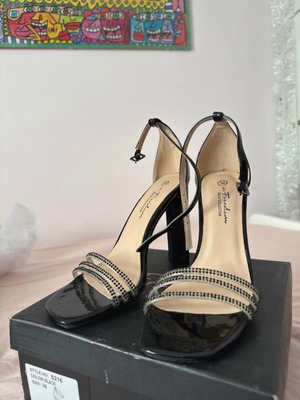 No36 patent leather sandals like new with transparent detail and 10.5cm heel