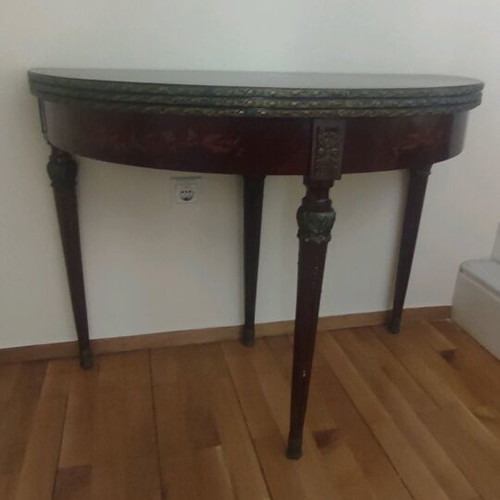 Marquetry round table like new with internal extension
