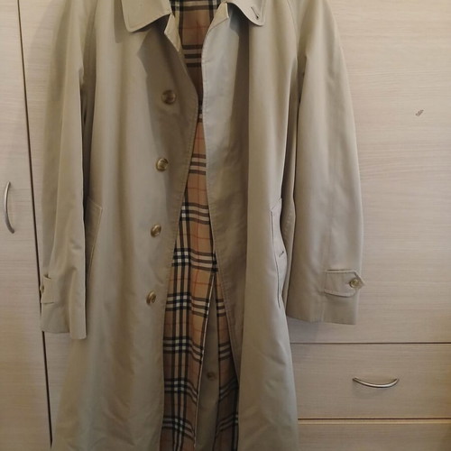 Burberry trench coat size L like new, beige