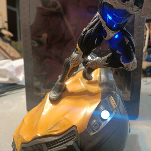 Crysis 2 Alcatraz Nano Edition figure like new with LED lighting
