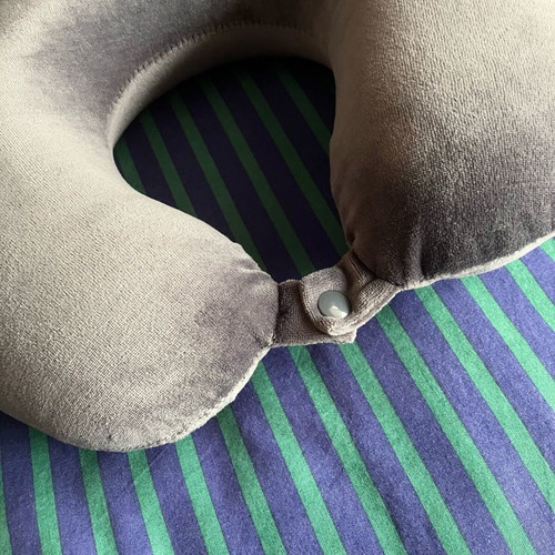 Memory foam travel pillow with removable cover like new