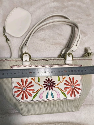 Rocco Barocco cream handbag like new with zipper and small wallet