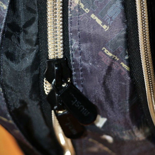Must Diakakis backpack like new, quality student bag