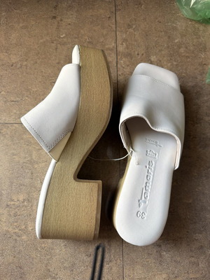 Tamaris heeled slippers size 39, new, white