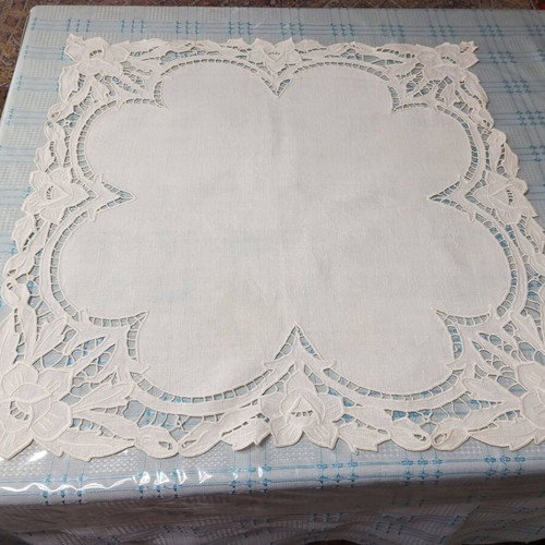 Cutwork linen tablecloth like new, 57 x 57 cm, handmade design