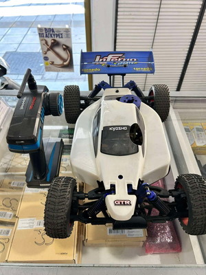 Kyosho Inferno MP 7.5 nitro like new with 2.4G remote control