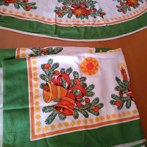 Christmas tablecloths like new, pack of 2 pieces
