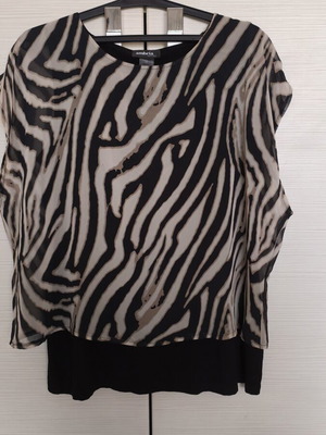 Ambria Collection women's animal print blouse, size L