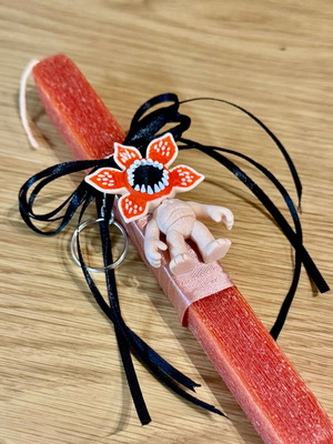 Ръчно изработена великденска свещ с Demogorgon нова