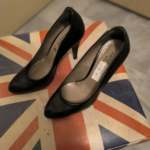 Arte Piedi black leather pumps size 39 like new