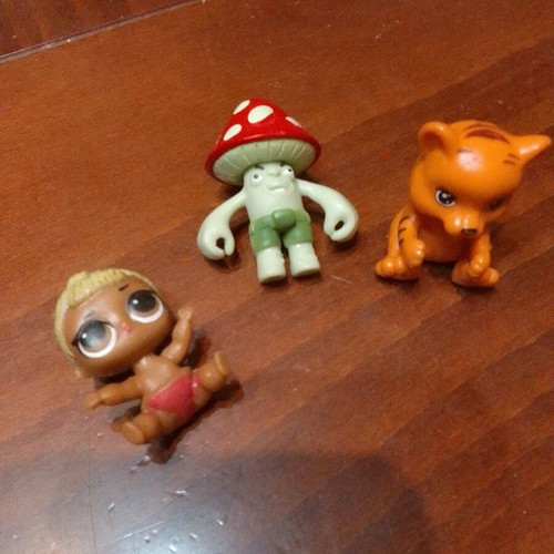 Kinder figures like new