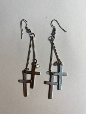Cross earrings used in silver color