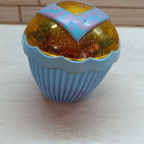 Cupcake doll like new, transforms into cupcake