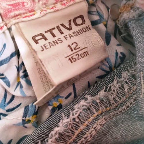 Denim shorts like new with worn details and patches, size S