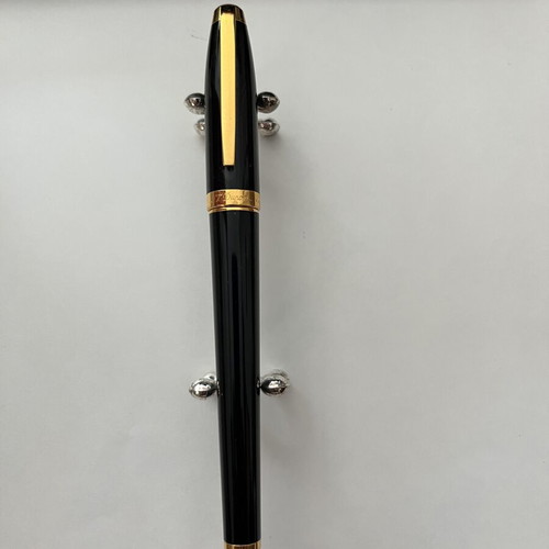 Du Pont fountain pen new with 14 kt gold nib