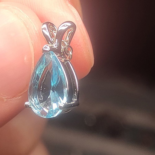 Women's necklace with blue gemstone