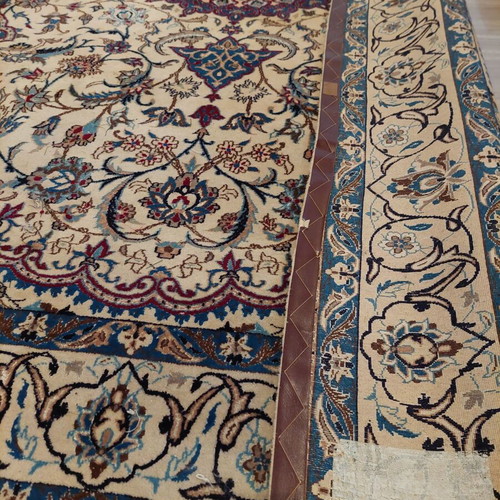 Persian rug like new, 165 cm x 260 cm, handcrafted floral design