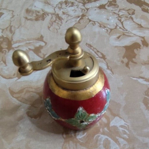 Italian Florentine spice mill used with gold leaf and enamel