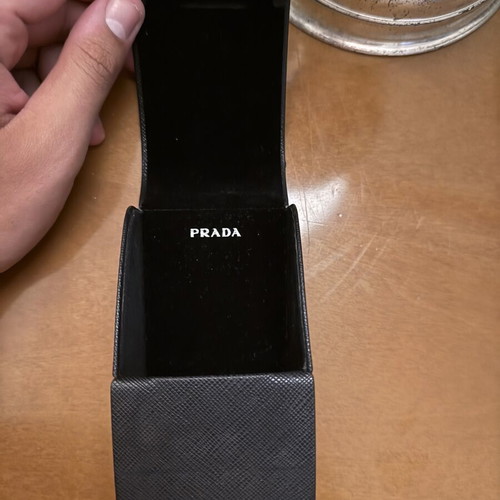 Prada sunglasses like new, black