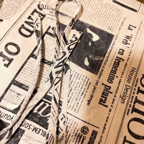 Kentia kitchen apron like new, 100% cotton, newspaper print