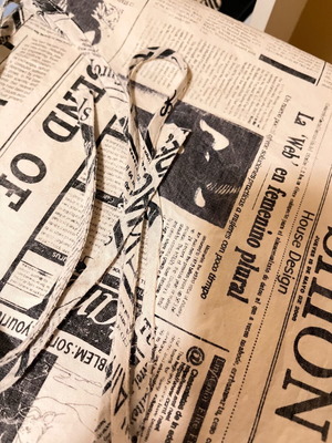 Kentia kitchen apron like new, 100% cotton, newspaper print
