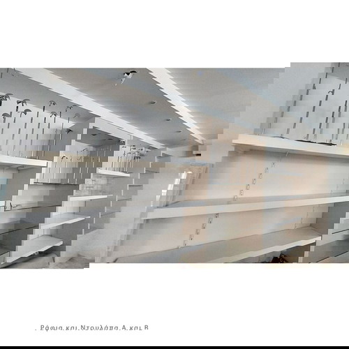 Εξοπλισμός καταστήματος σαν καινούργιος, ράφια, βιτρίνες, ντουλάπες