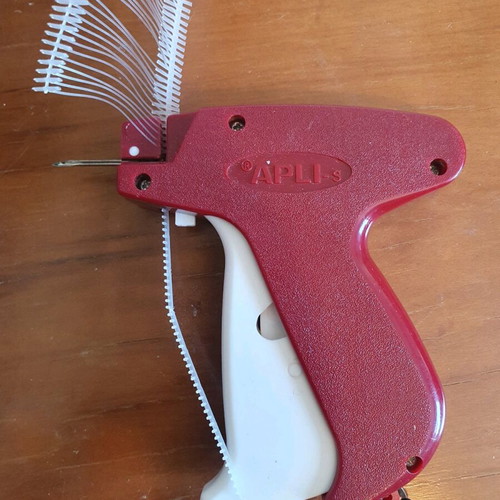 Apli plastic tagging gun like new