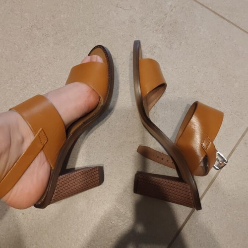 Paola Ferri leather sandals like new, size 39, brown