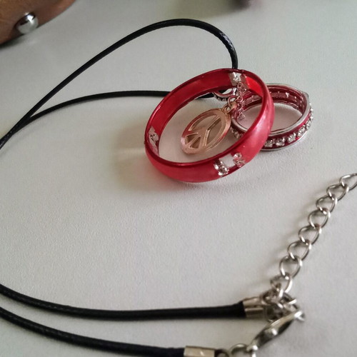 Handmade necklace with rings and peace symbol red and silver, new