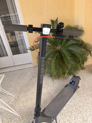 Xiaomi electric scooter used with women's helmet