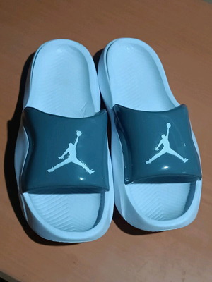 Σαγιονάρες Jordan, μέγεθος 46, σαν καινούργιες, λευκές-γκρι