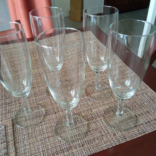 Champagne glasses like new, set of four