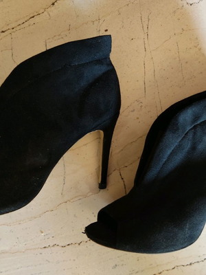 Peep toe bootie like new, black suede with stiletto heel